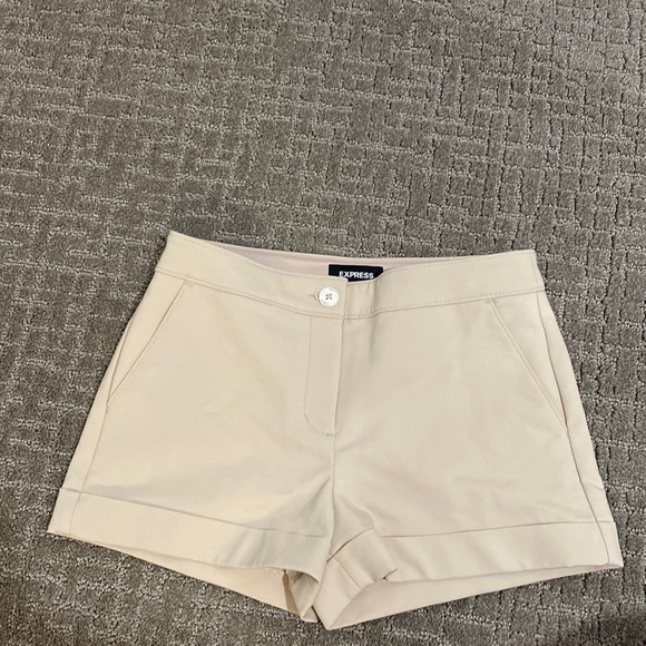 Express Shorts - Picture 1 of 8